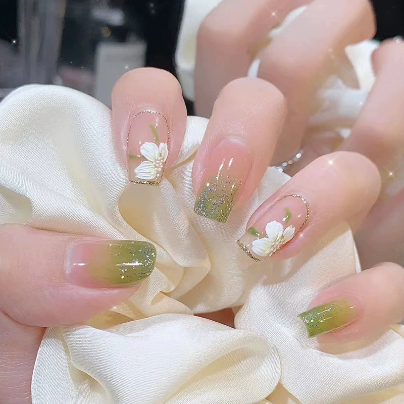 80040000901_3 White Camellia & Fresh Green Gradient Glitter Press-On Nails