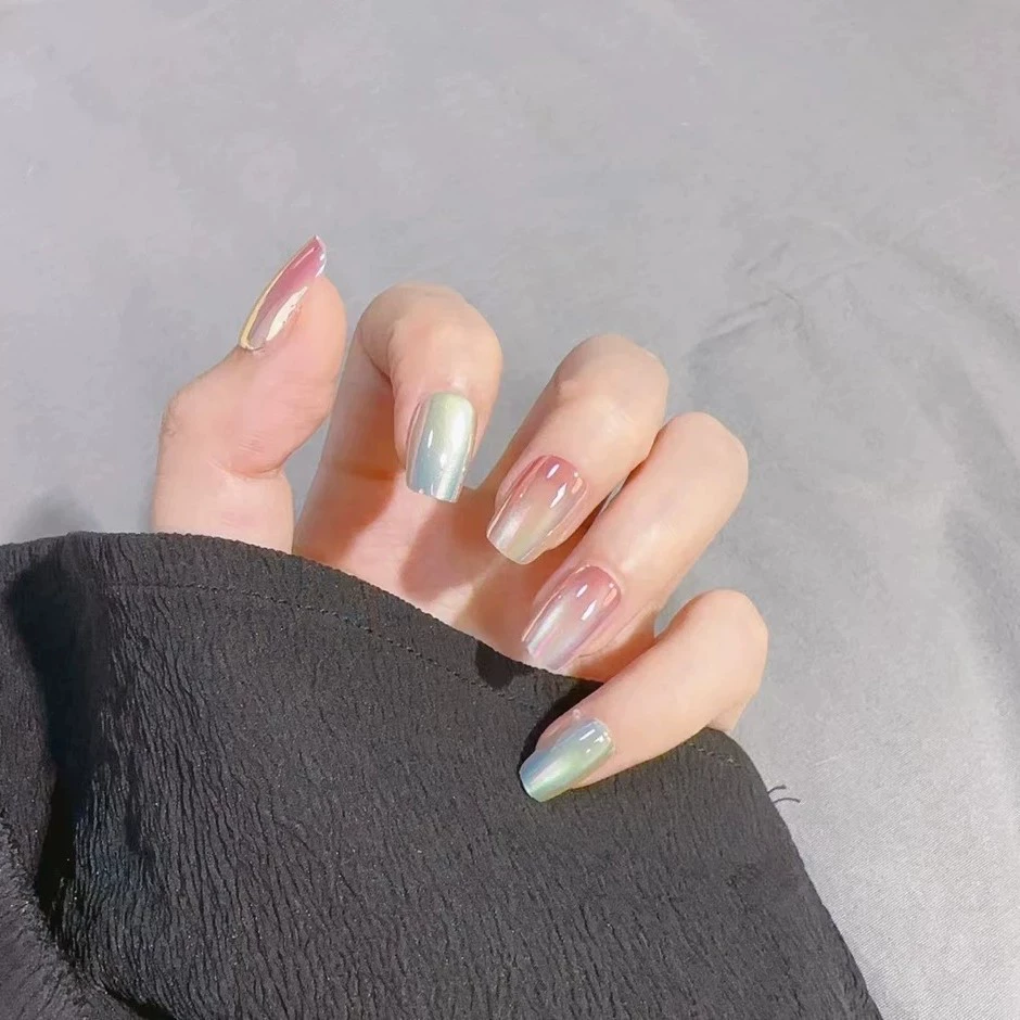 80040001701_3-1.png Aurora Sparkle Gradient Short Square Press-On Nails