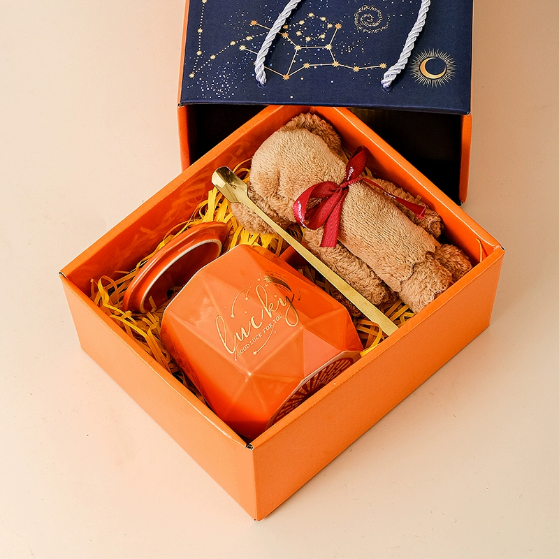 Gold Foil Stamp Diamond Shape Mug Gift Set With Lid, Spoon & Towel - Image 2