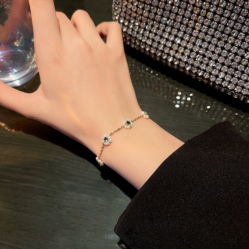 Daisy Flower Mini Pearls & Green Zircon Gold Fine Chain Bracelet