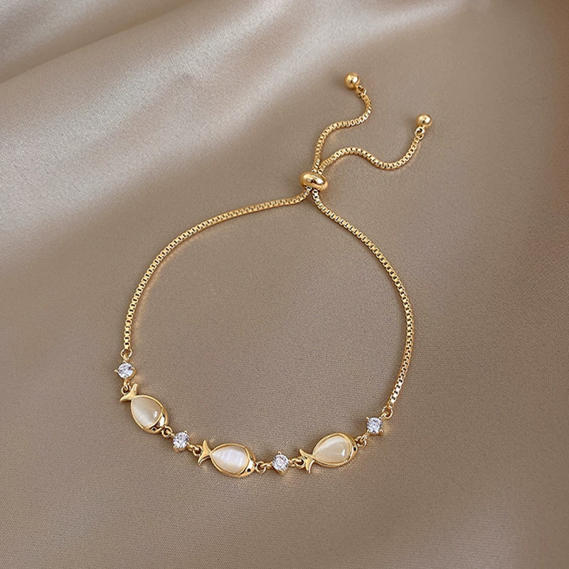 70020001701_4-1.png Three Little Fish Cat's Eye Pendant Gold Adjustable Bracelet