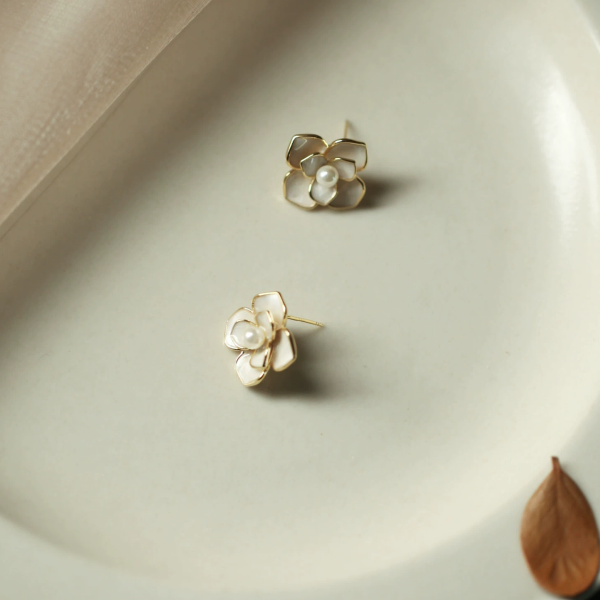 Elegant White Camellia Flower Stud Earrings 925 Silver Post - Image 3