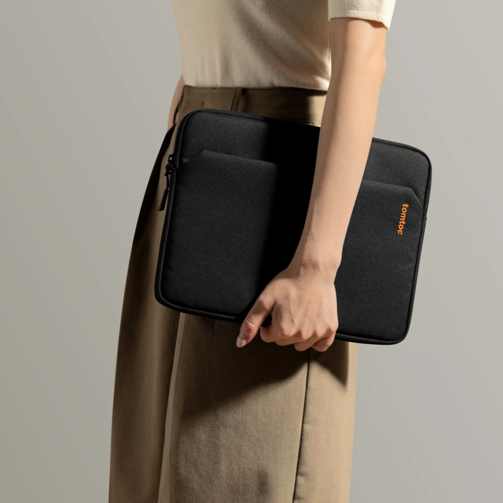 tomtoc Light B18 11-inch iPad Sleeve - Black - Image 8